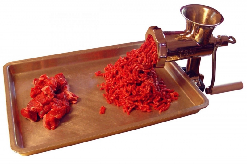 boucherie-ST LEGER-min_meat_grinder_meat_mincer_kitchen_appliance_grinder_mincer_hamburger_food_preperation_butcher_shop_tool-1158997